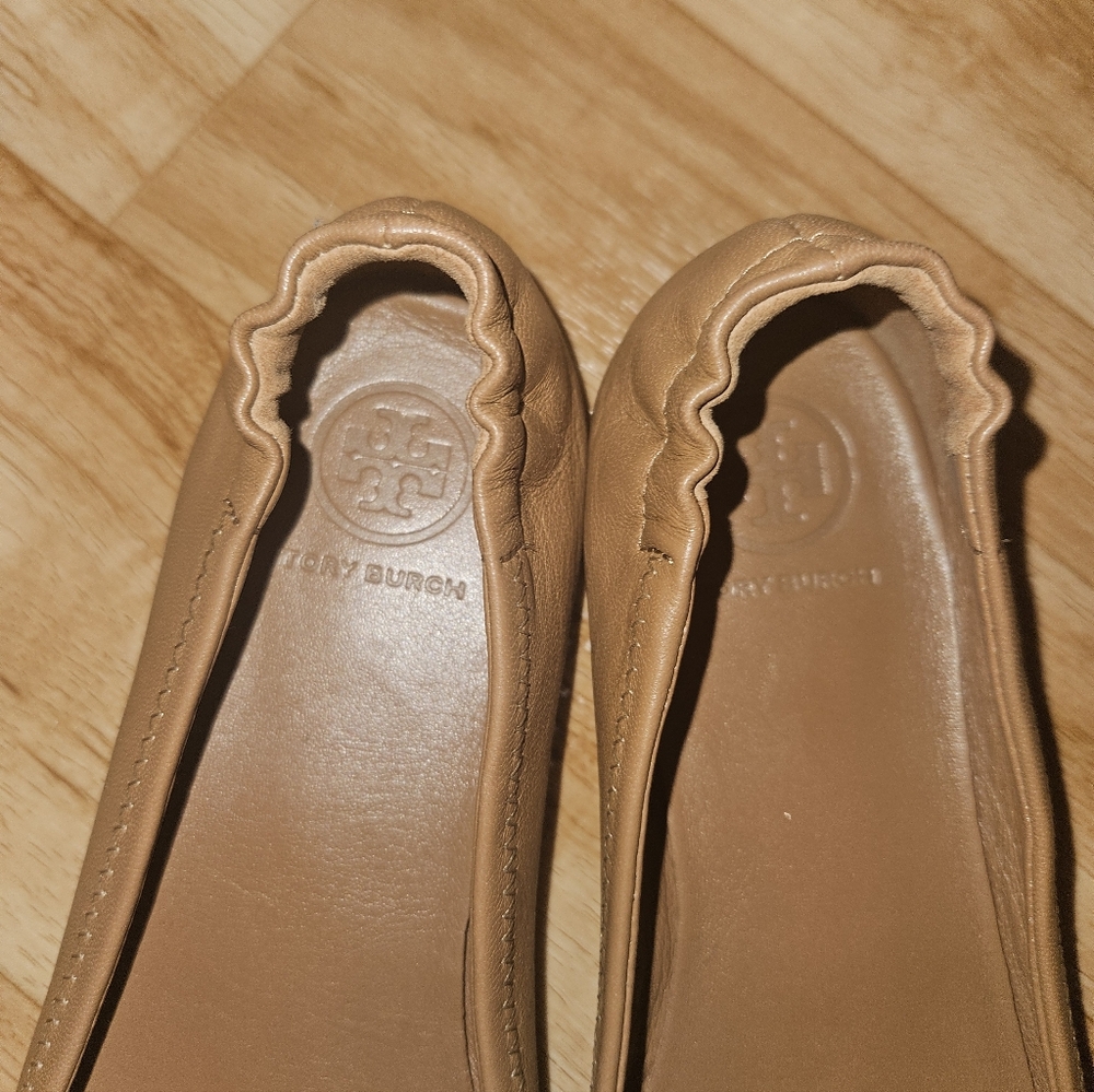 Tory Burch Travel Ballet Flats, Tan Leather with Gold Logo, Size 6 - Picture 5 of 7